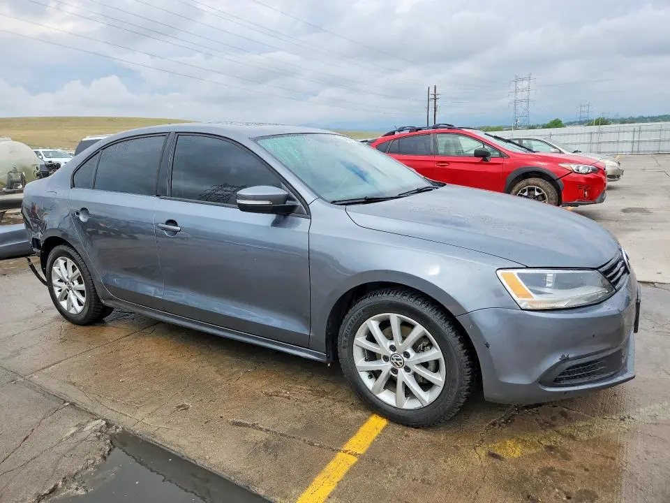 2012 VOLKSWAGEN JETTA SE  