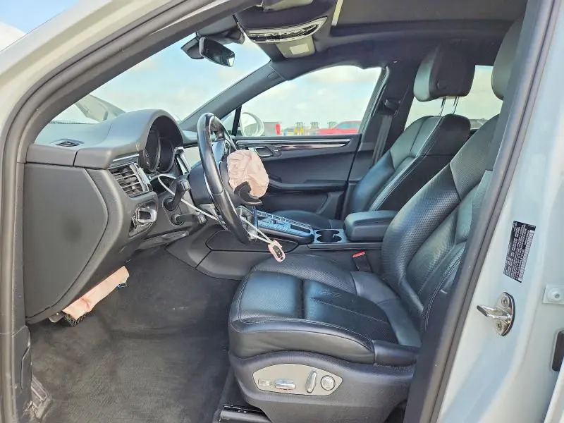 2021 PORSCHE MACAN   