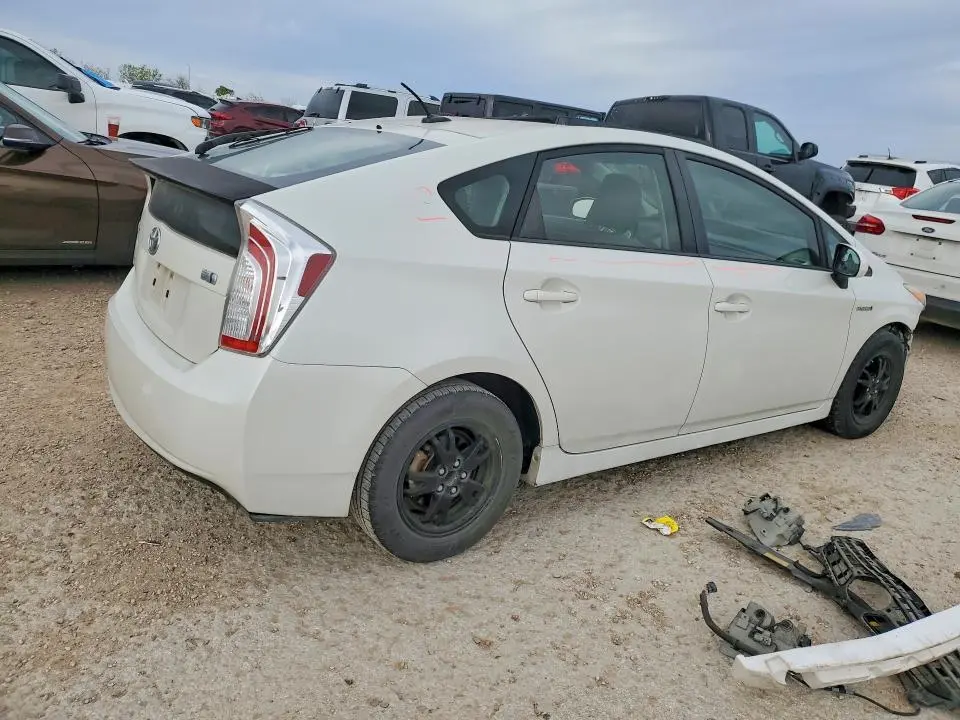2014 TOYOTA PRIUS THREE  
