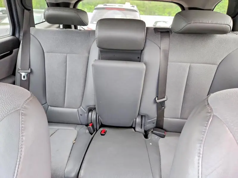 2011 HYUNDAI SANTA FE SE  