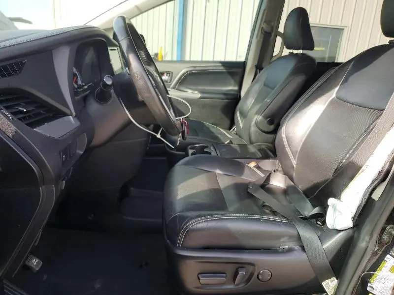 2020 TOYOTA SIENNA SE 8-PASSENGER  