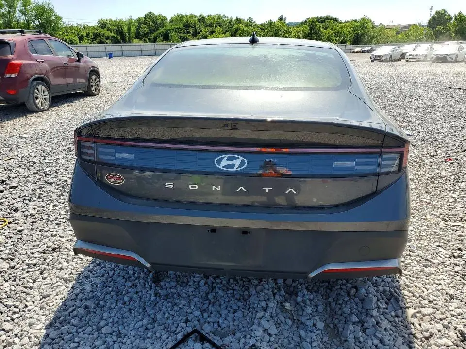 2025 HYUNDAI SONATA SE  