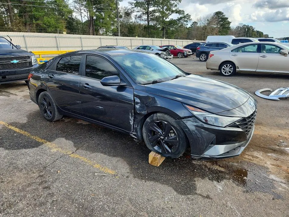 2022 HYUNDAI ELANTRA SEL  