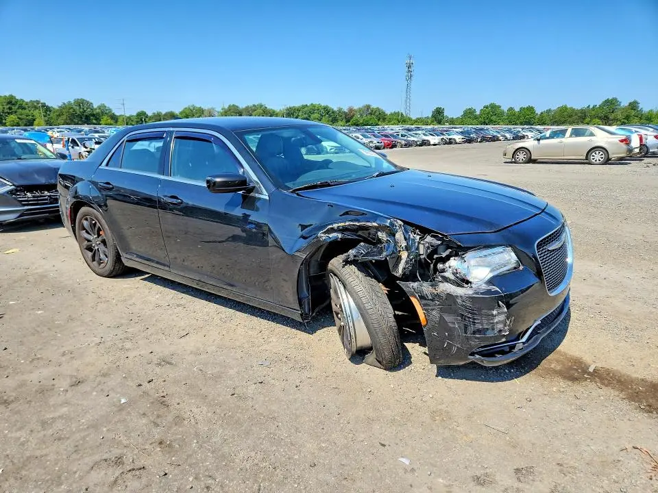 2015 CHRYSLER 300 LIMITED  