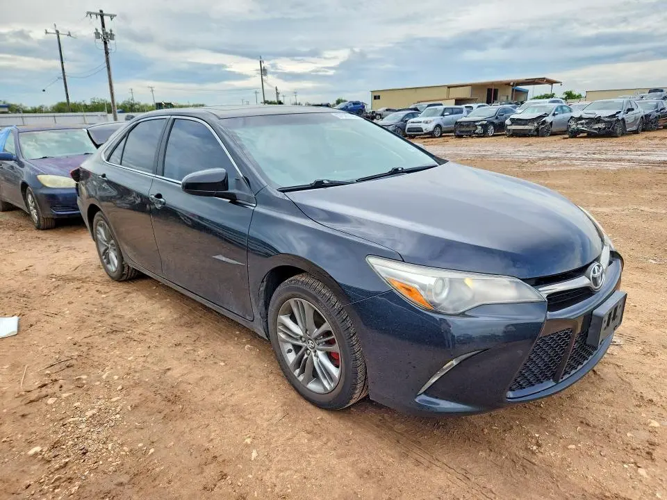 2017 TOYOTA CAMRY SE  