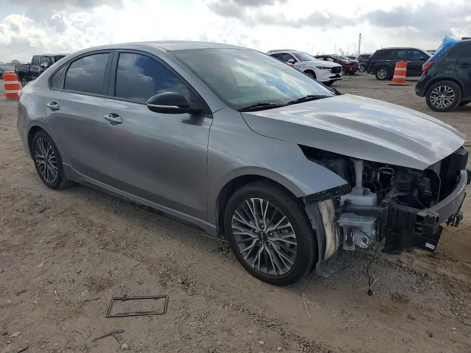 2022 KIA FORTE GT-LINE  