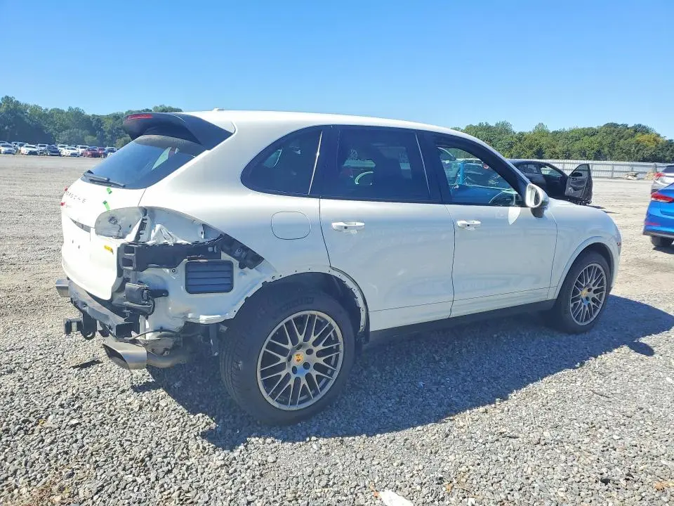 2017 PORSCHE CAYENNE   