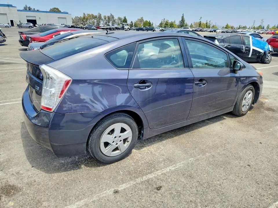 2010 TOYOTA PRIUS III  