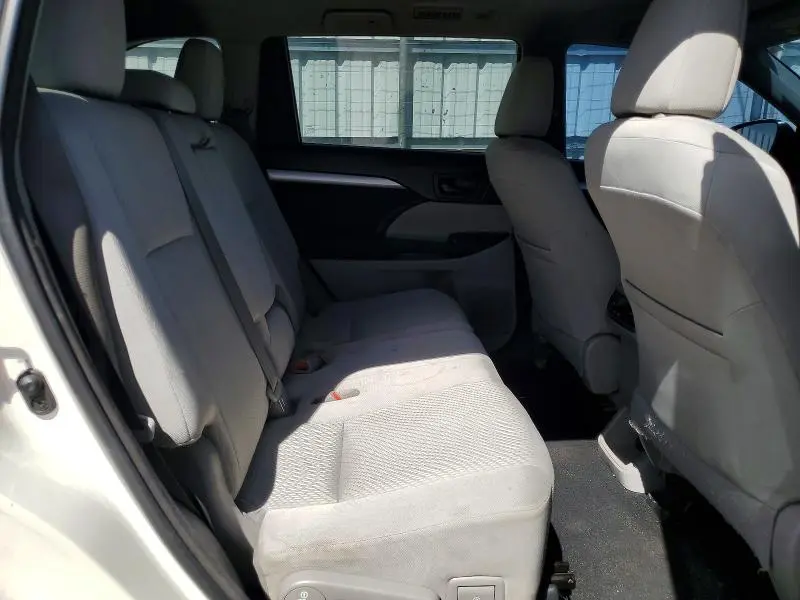 2015 TOYOTA HIGHLANDER LE  
