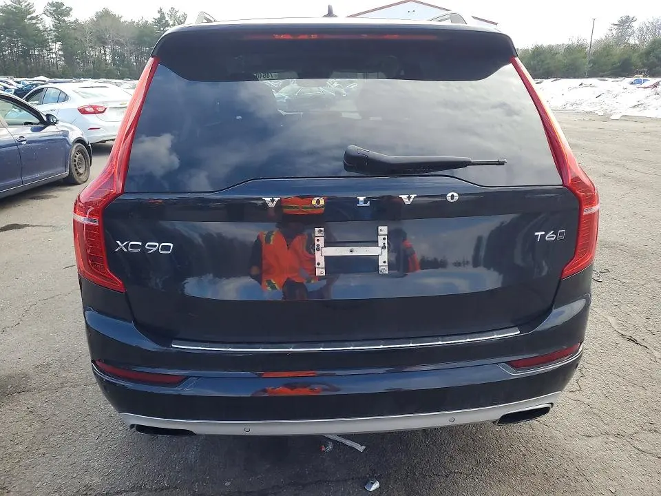 2017 VOLVO XC90 T6  