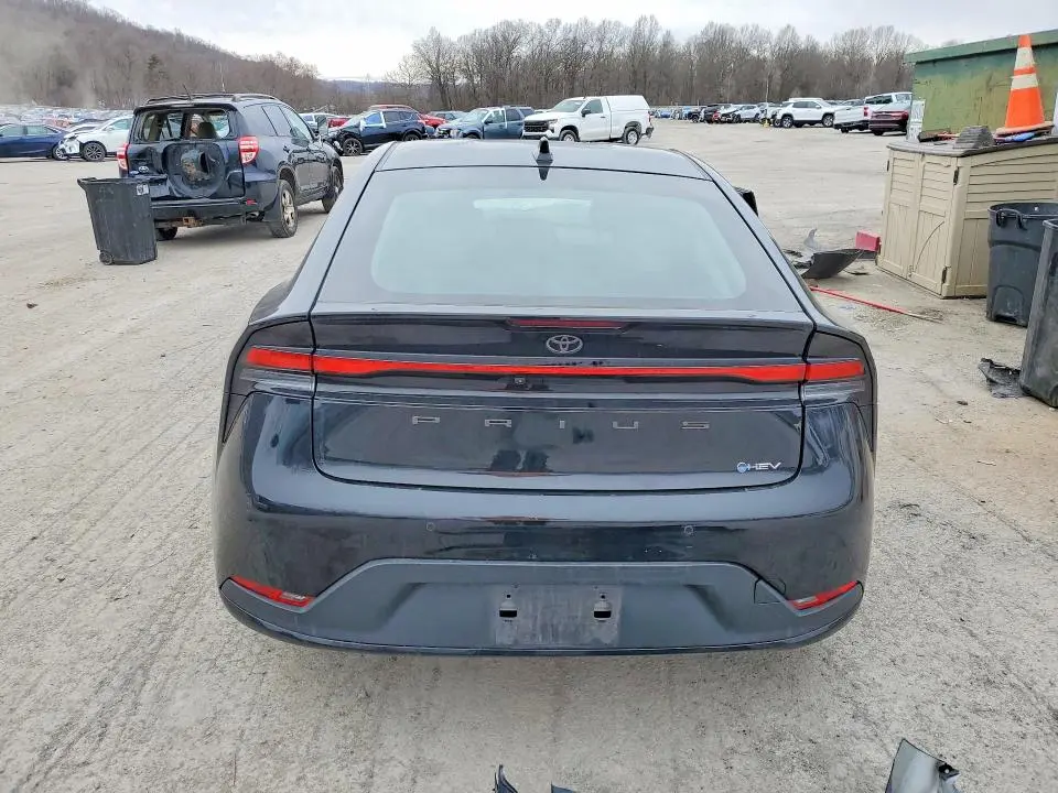 2025 TOYOTA PRIUS LE  