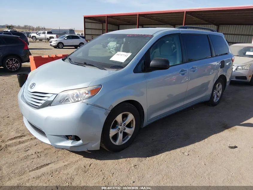2015 TOYOTA SIENNA LE 8 PASSENGER