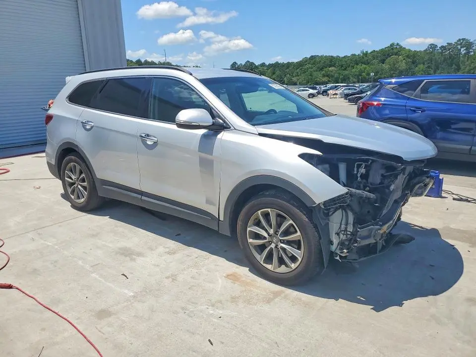 2018 HYUNDAI SANTA FE SE  