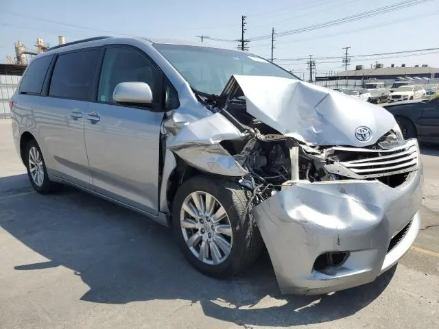 2017 TOYOTA SIENNA LE  