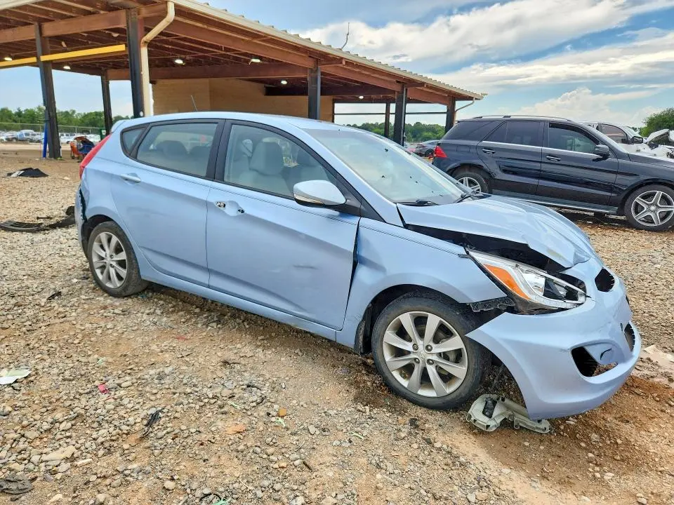 2014 HYUNDAI ACCENT SE  