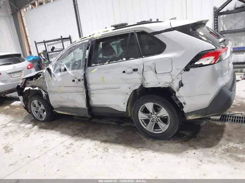 2022 TOYOTA RAV4 HYBRID XLE