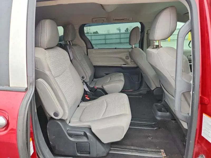 2022 TOYOTA SIENNA LE 8-PASSENGER  