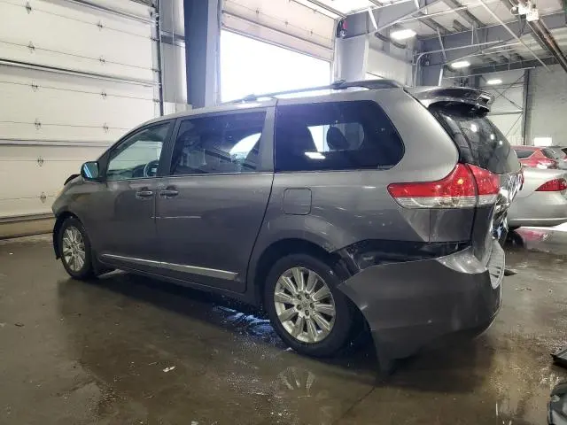 2011 TOYOTA SIENNA LE  