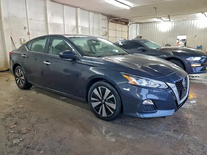 2022 NISSAN ALTIMA SV  