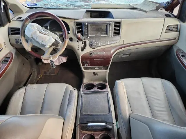 2012 TOYOTA SIENNA XLE  