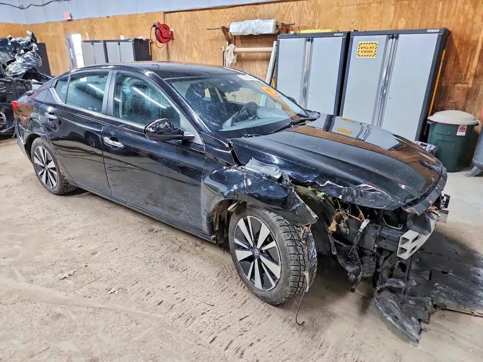 2022 NISSAN ALTIMA SV  