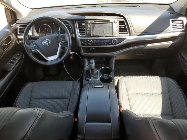 2019 TOYOTA HIGHLANDER LE  