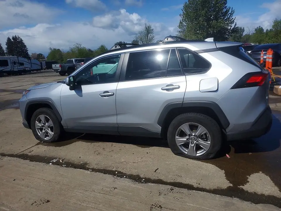 2023 TOYOTA RAV4 XLE  