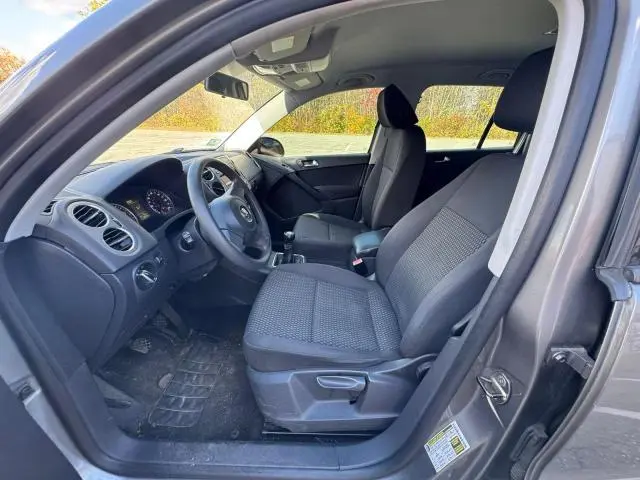 2011 VOLKSWAGEN TIGUAN S  