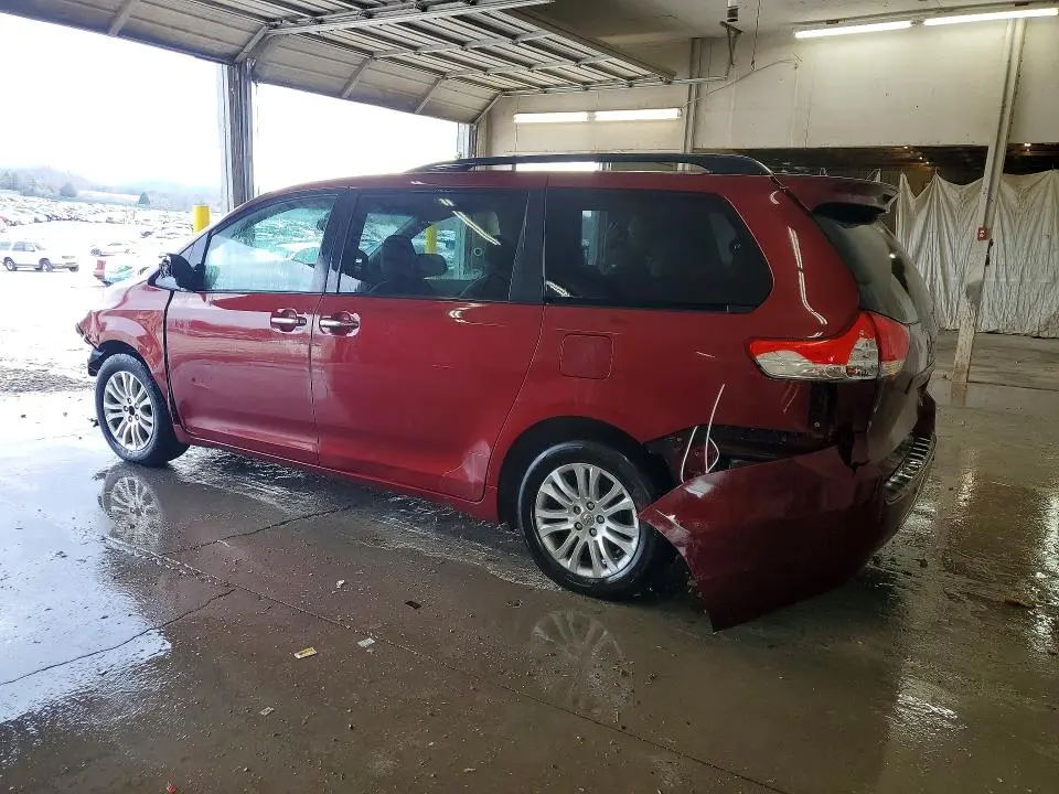2014 TOYOTA SIENNA XLE 8-PASSENGER  