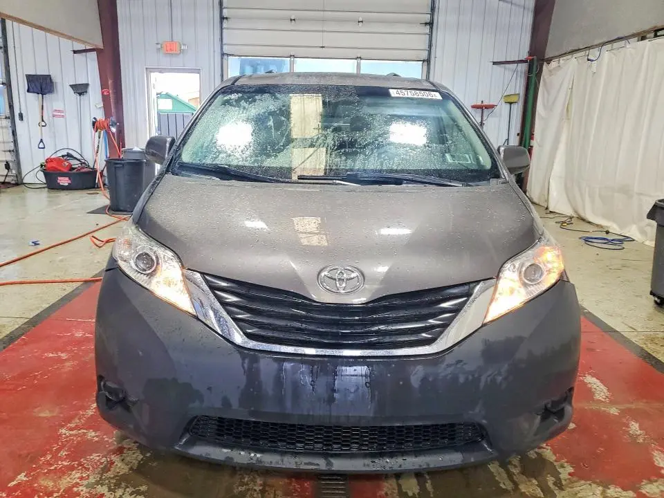 2014 TOYOTA SIENNA LE 8-PASSENGER  