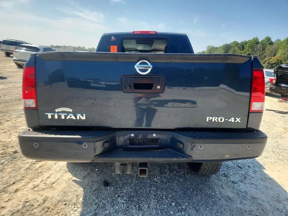 2015 NISSAN TITAN SV  