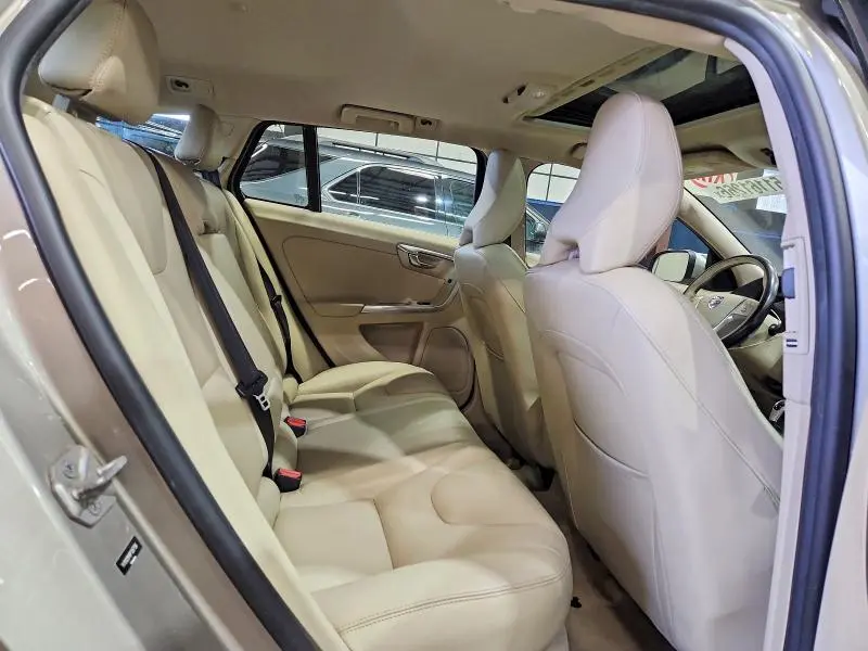 2015 VOLVO V60 PLATINUM  