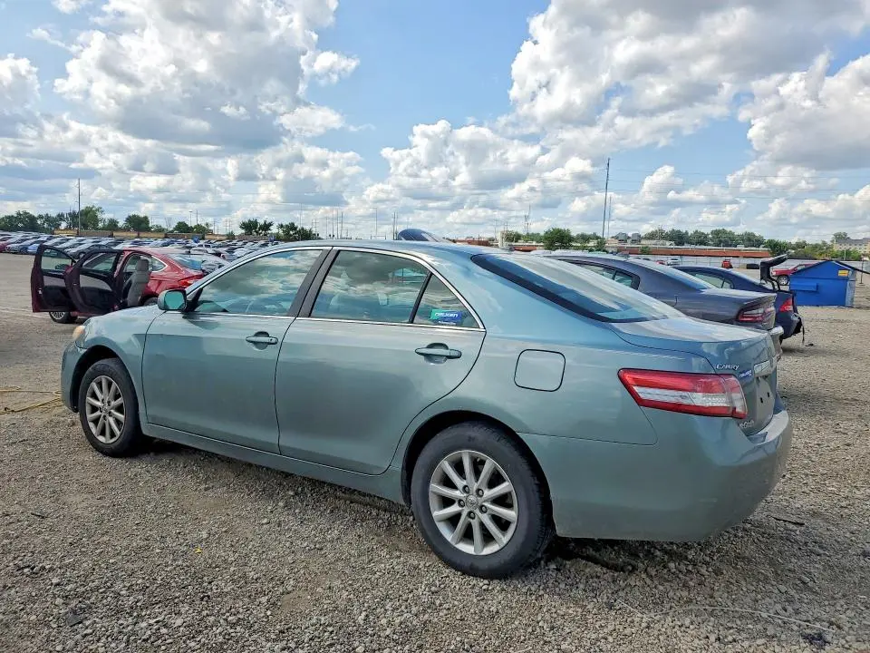 2010 TOYOTA CAMRY XLE  