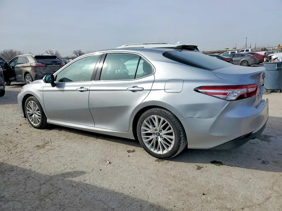 2019 TOYOTA CAMRY XLE  