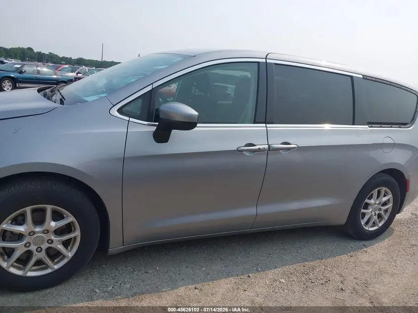 2020 CHRYSLER VOYAGER LX