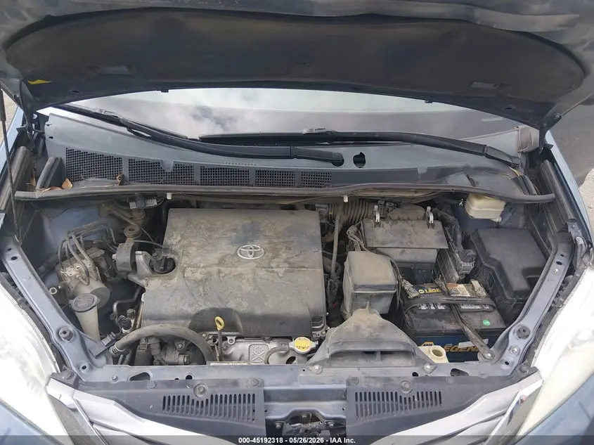 2015 TOYOTA SIENNA XLE 8 PASSENGER