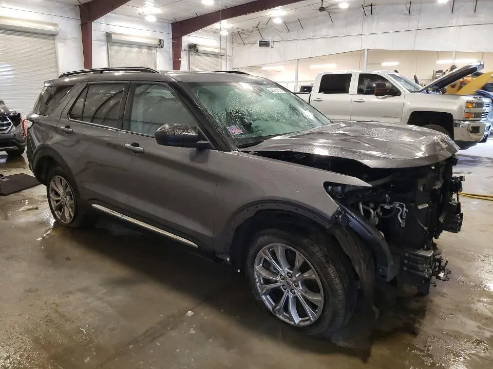 2021 FORD EXPLORER XLT  