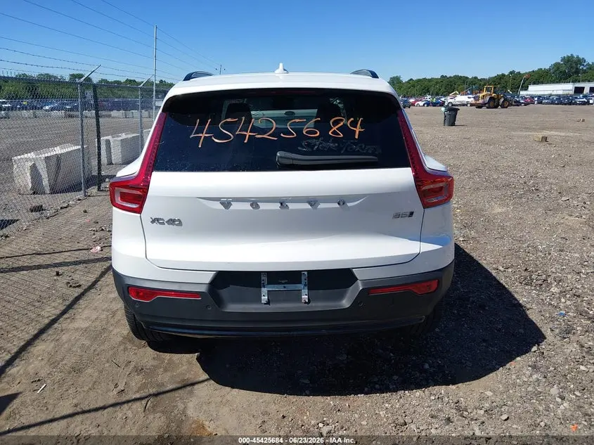 2025 VOLVO XC40 B5 PLUS DARK THEME