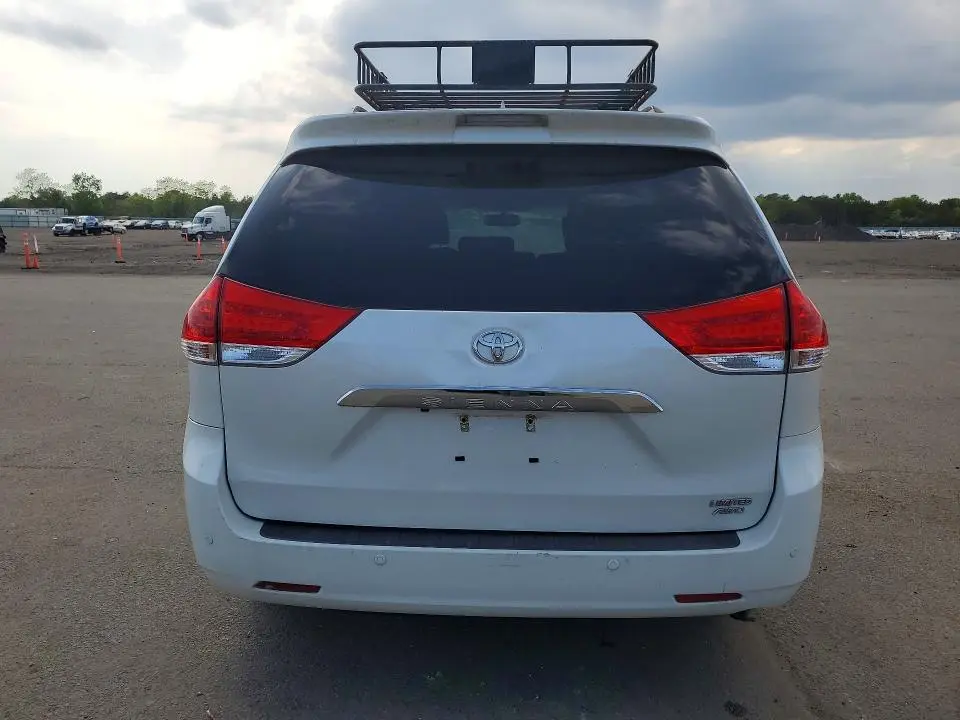 2013 TOYOTA SIENNA LIMITED 7-PASSENGER  