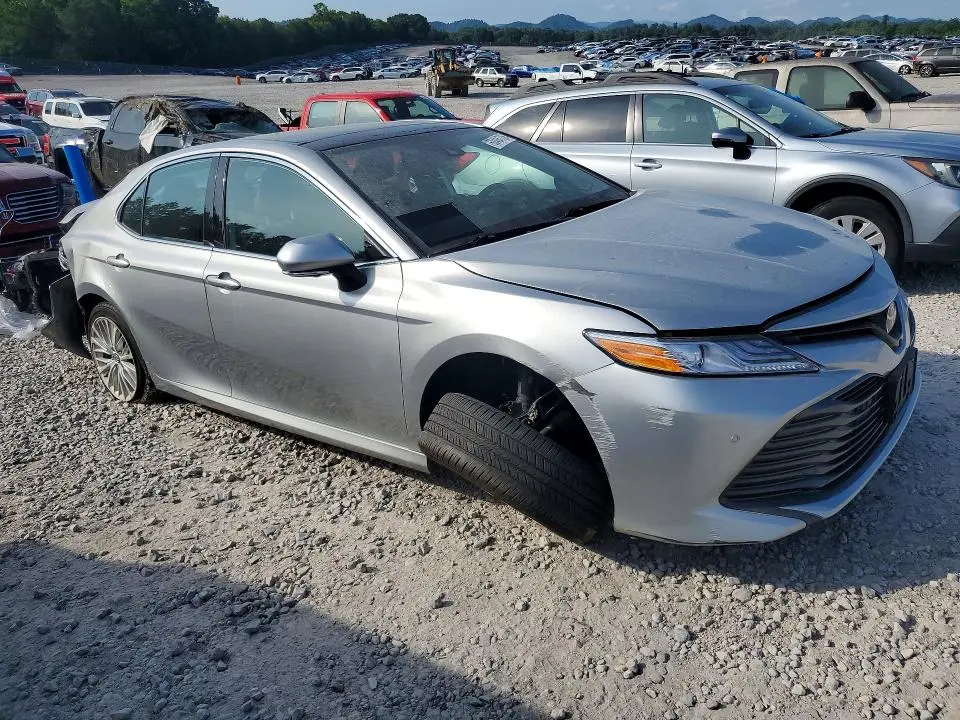 2020 TOYOTA CAMRY XLE  