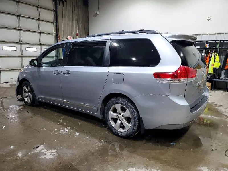 2014 TOYOTA SIENNA XLE  