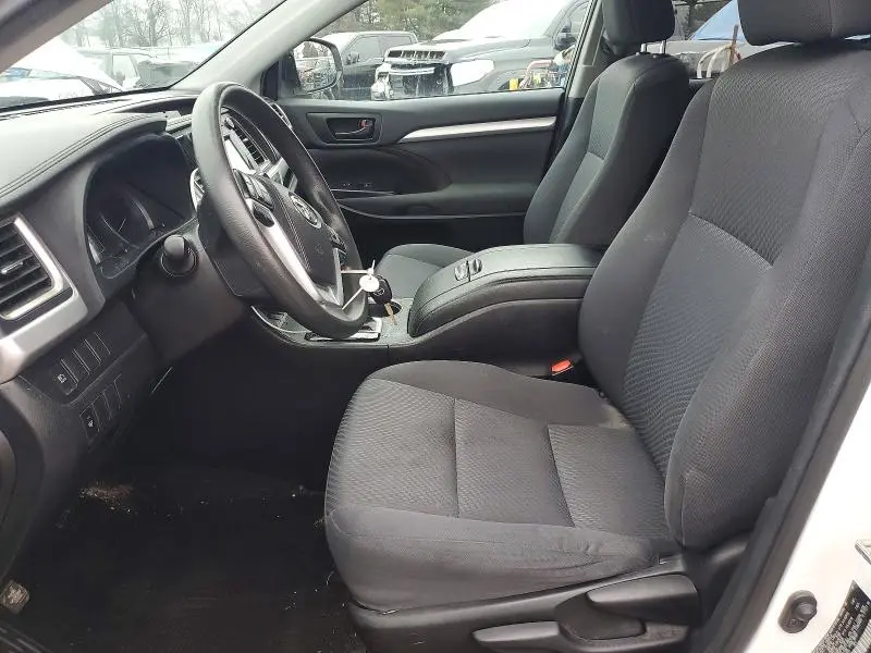 2019 TOYOTA HIGHLANDER LE  