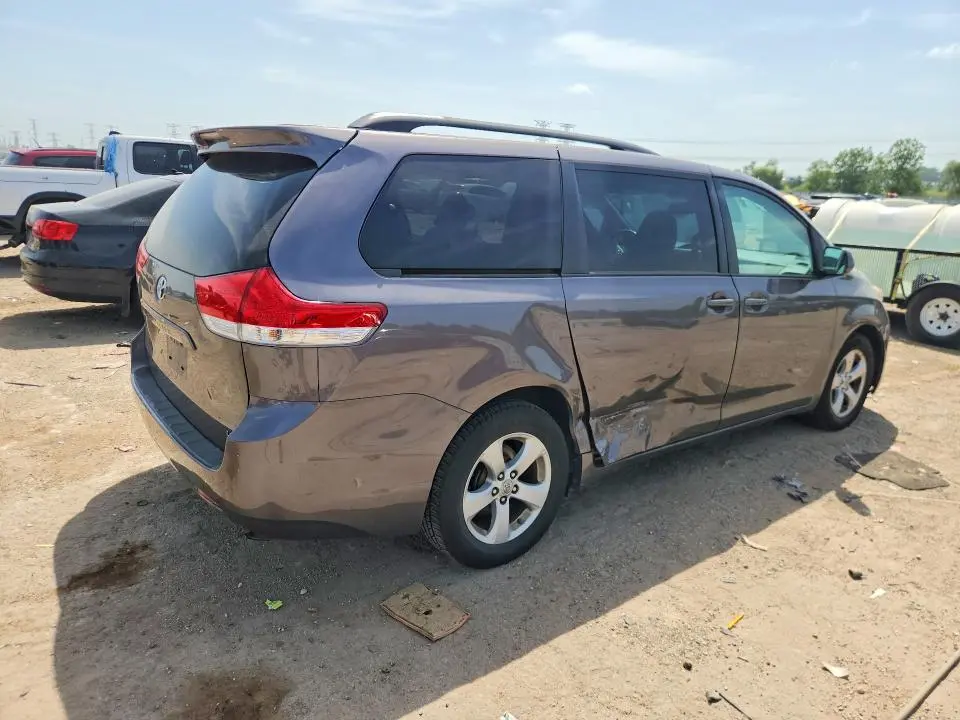 2011 TOYOTA SIENNA LE  