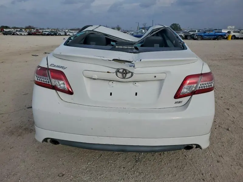 2011 TOYOTA CAMRY SE  
