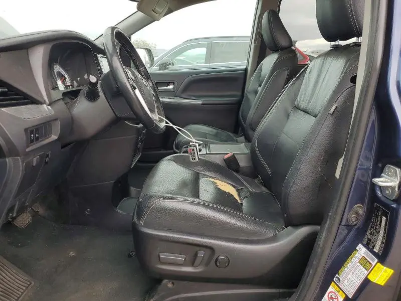 2019 TOYOTA SIENNA SE  