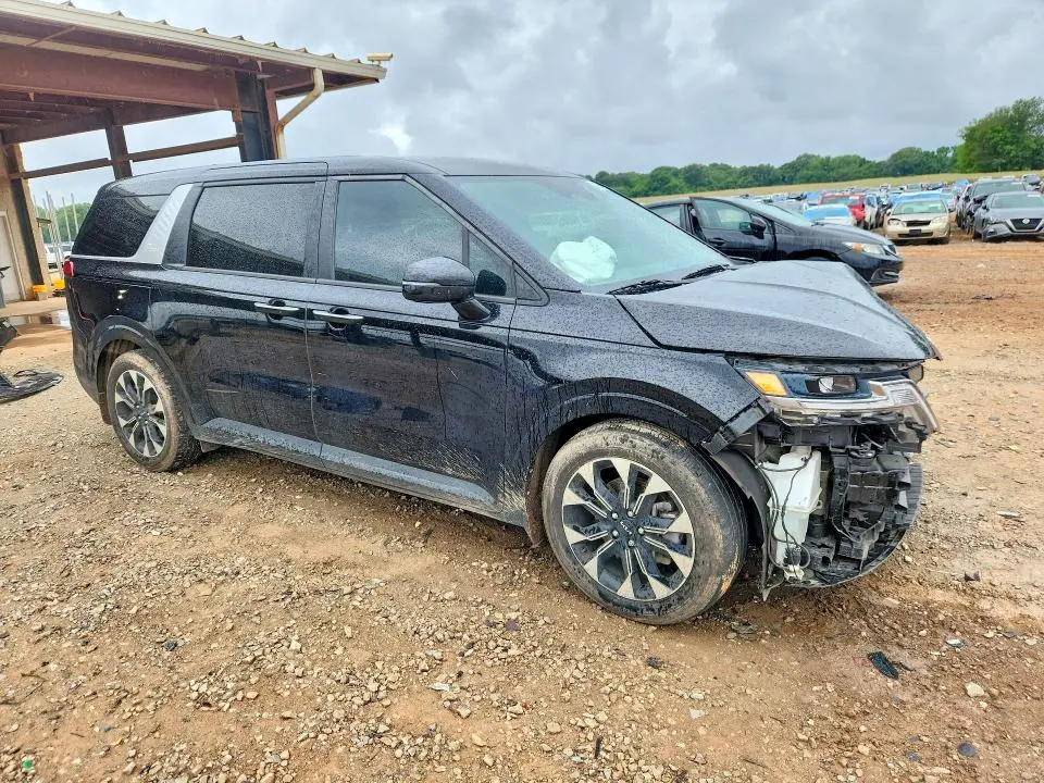 2024 KIA CARNIVAL EX  