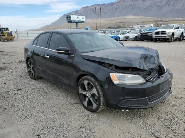 2013 VOLKSWAGEN JETTA SE  