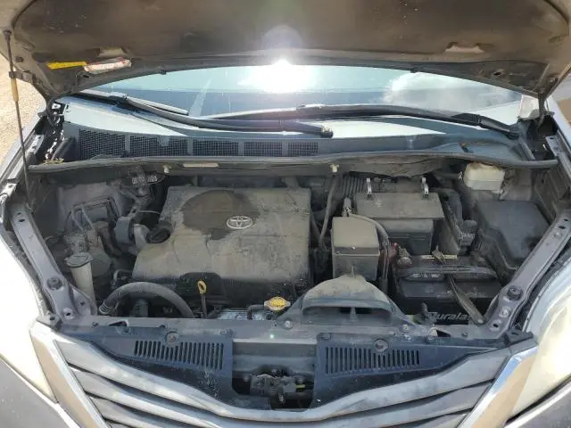 2011 TOYOTA SIENNA XLE  
