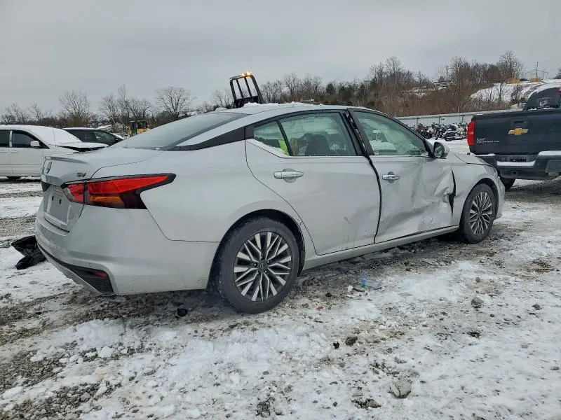 2023 NISSAN ALTIMA SV  