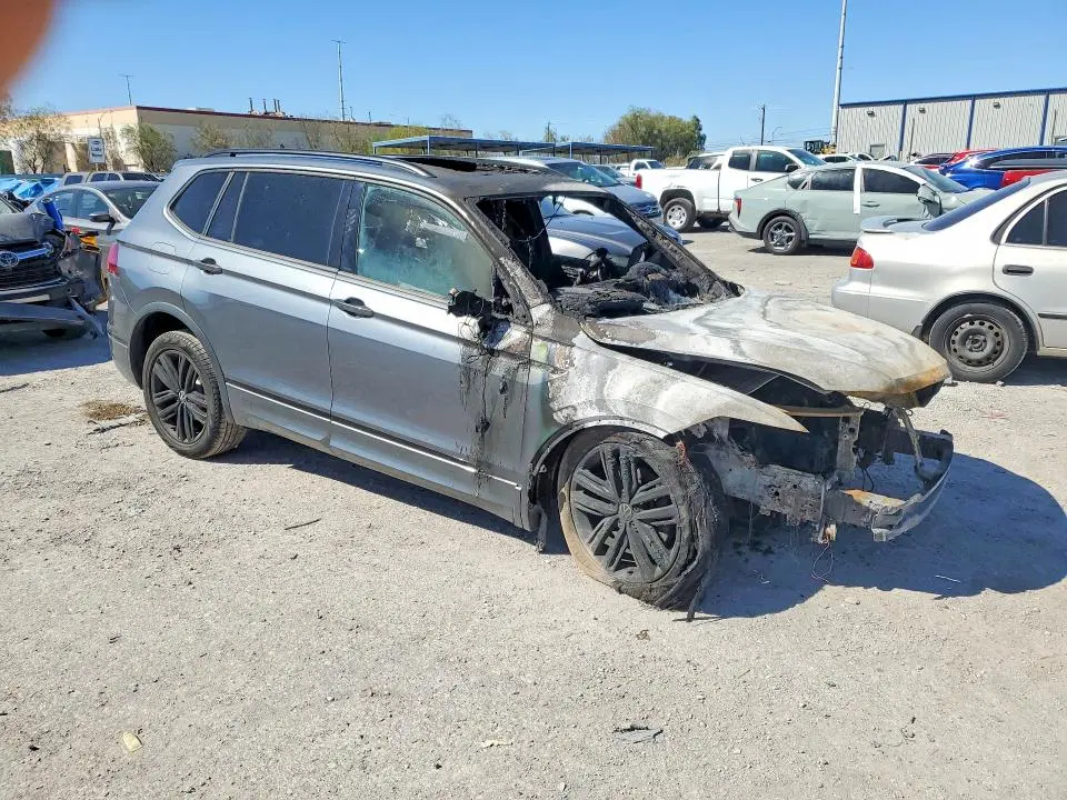 2022 VOLKSWAGEN TIGUAN SE R-LINE BLACK  